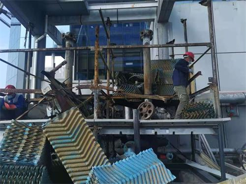 深圳冷卻塔：開式冷卻塔與閉式冷卻塔哪個好？(開式<font color='red'>玻璃鋼冷卻塔</font>價格一般是多少)